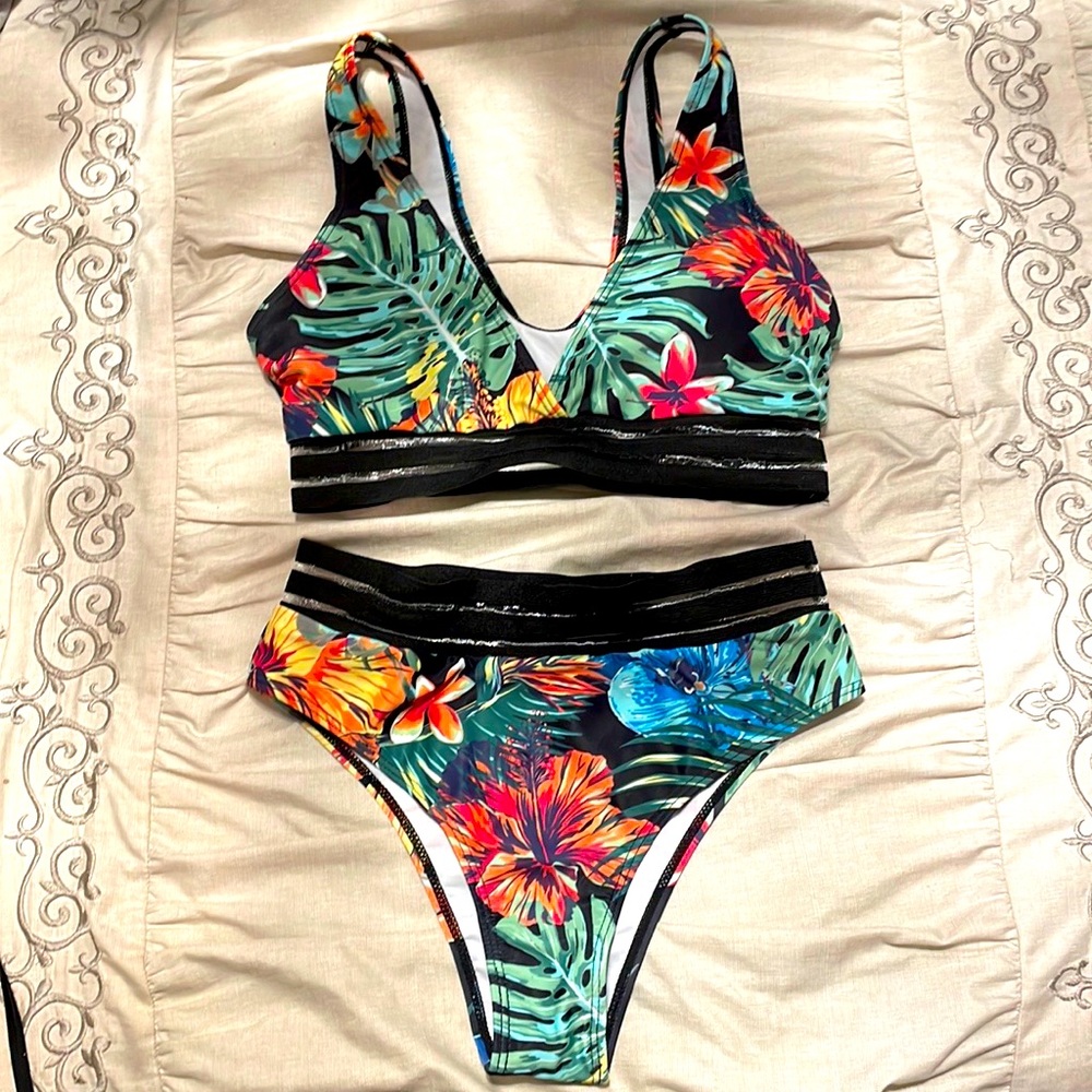 Tropical bikini, perfect for beach, boat and pool days!